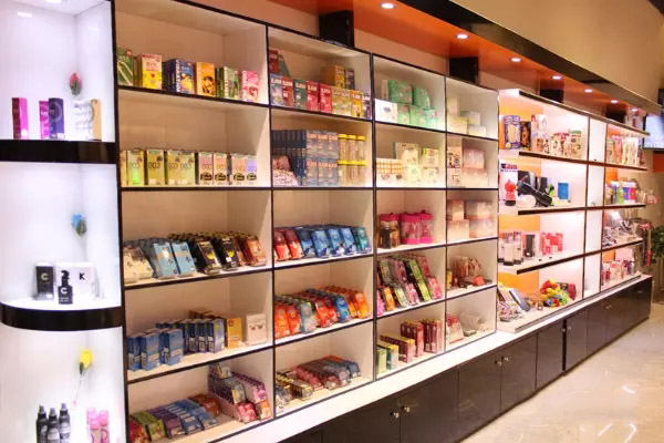 无独有偶，成人用品展、性博会、性文化节在2004年以前举办并不多见。如果你在90年代使用情趣用品，你将有可能被人们判定为“道德败坏”、“流氓”、“神经病”的舆论风波。